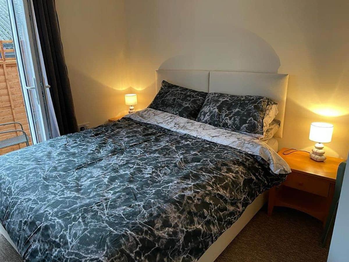 Ham Road Apartment Уърдинг Екстериор снимка