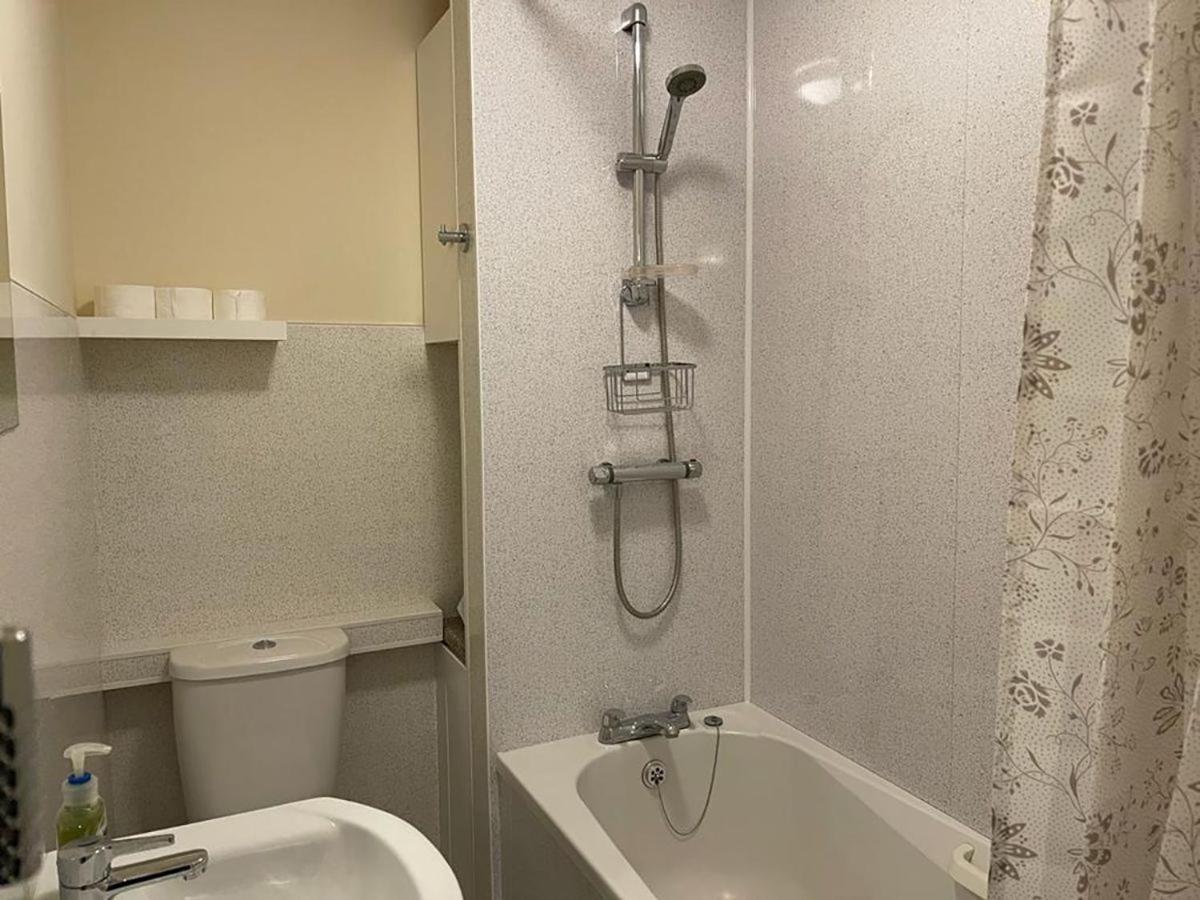 Ham Road Apartment Уърдинг Екстериор снимка